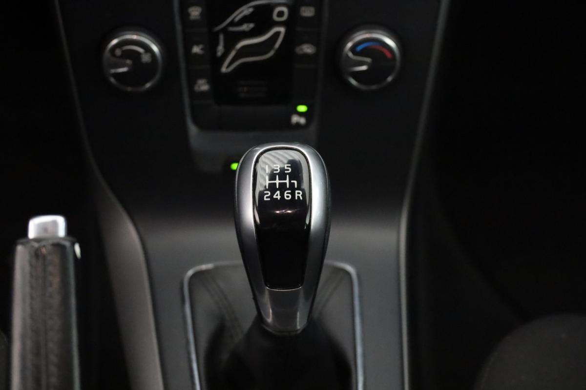 volvo-v40-2017-diesel-1969cc