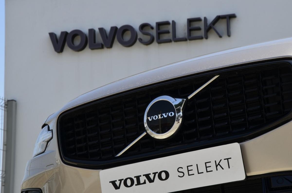 volvo-v60-2024-hibrido-a-gasolina-1969cc