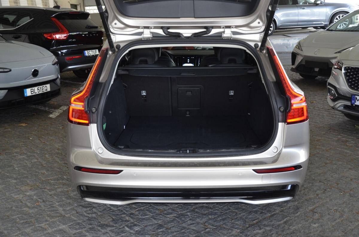 volvo-v60-2024-hibrido-a-gasolina-1969cc