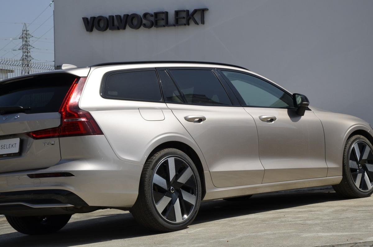 volvo-v60-2024-hibrido-a-gasolina-1969cc