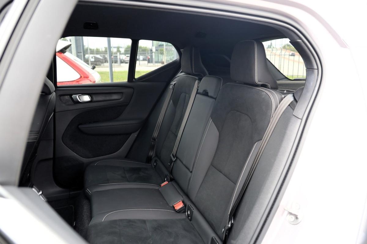 volvo-xc40-2025-gasolina-1969cc