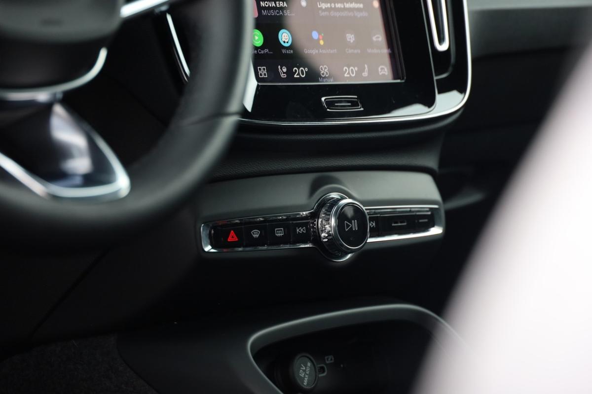 volvo-xc40-2025-gasolina-1969cc
