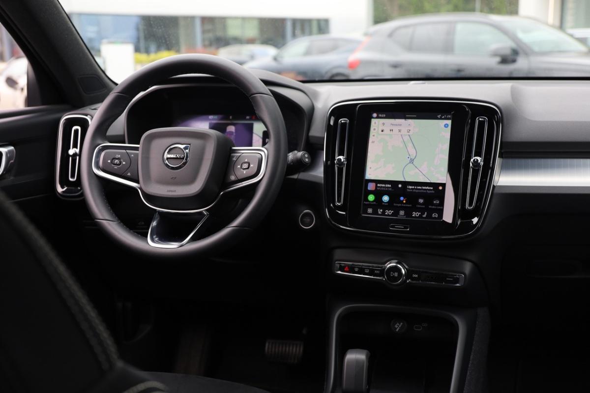 volvo-xc40-2025-gasolina-1969cc