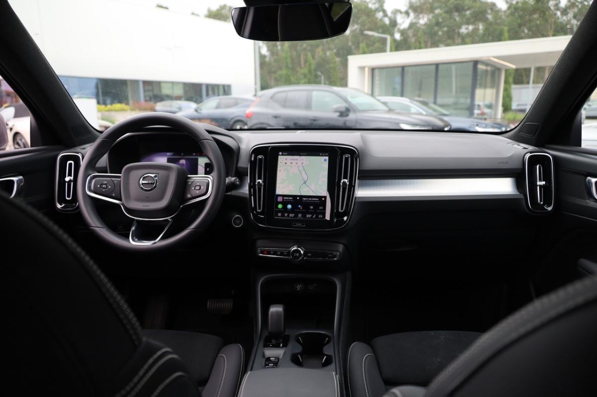 volvo-xc40-2025-gasolina-1969cc