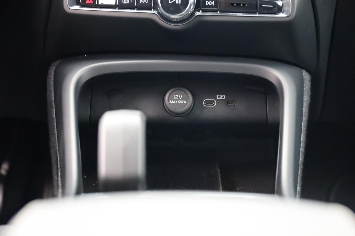 volvo-xc40-2025-gasolina-1969cc