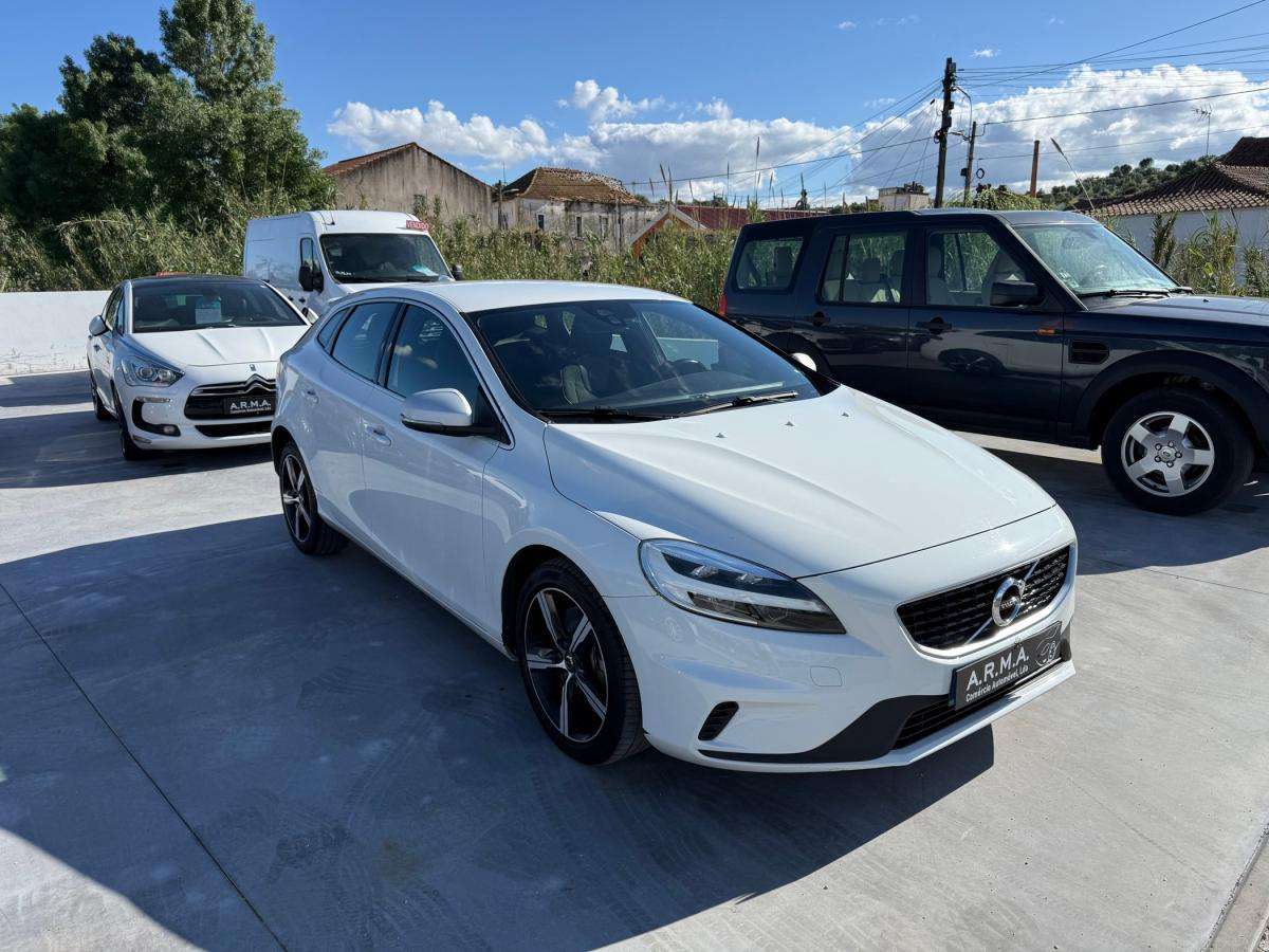volvo-v40-2018-diesel-1969cc