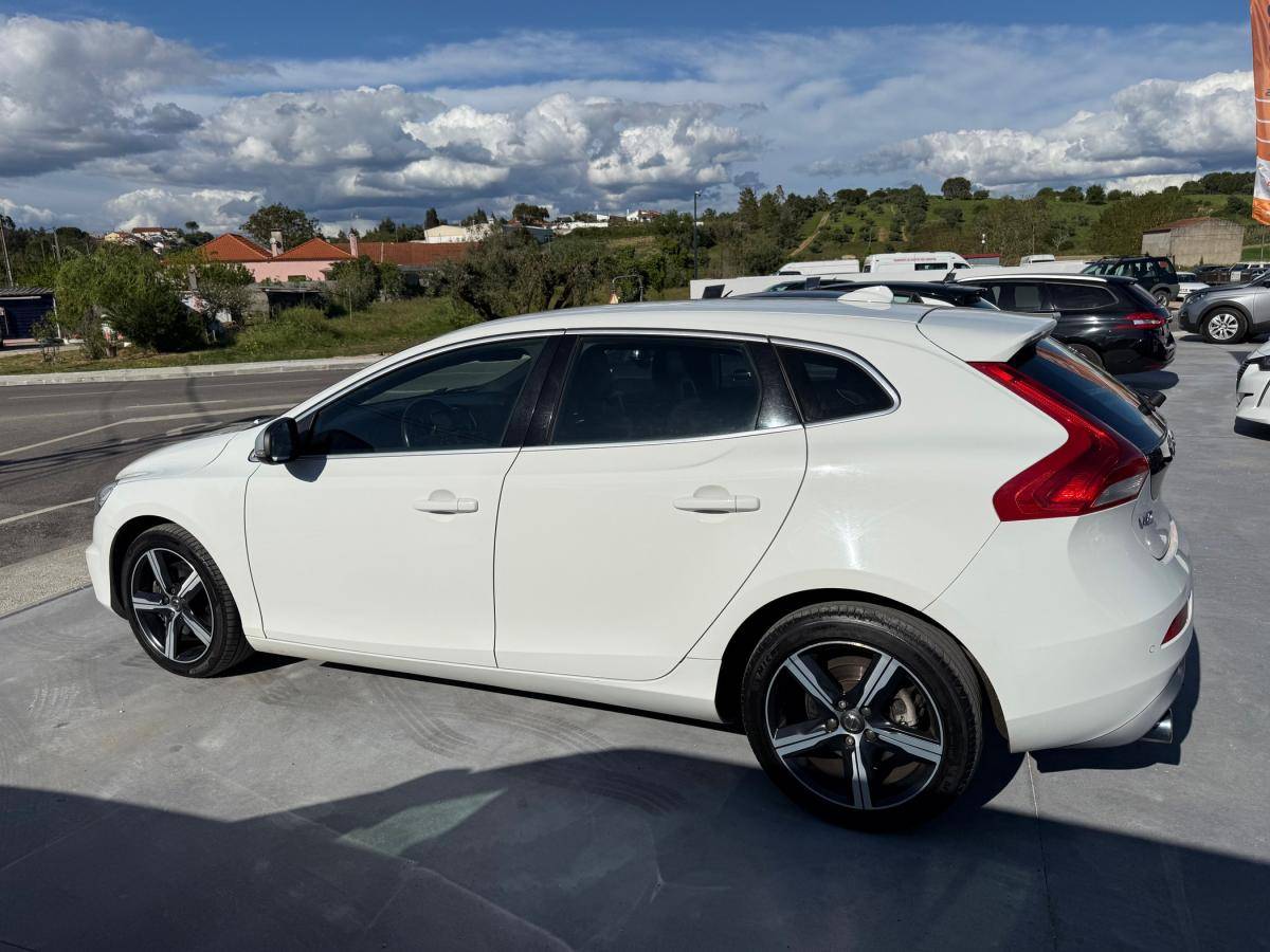 volvo-v40-2018-diesel-1969cc