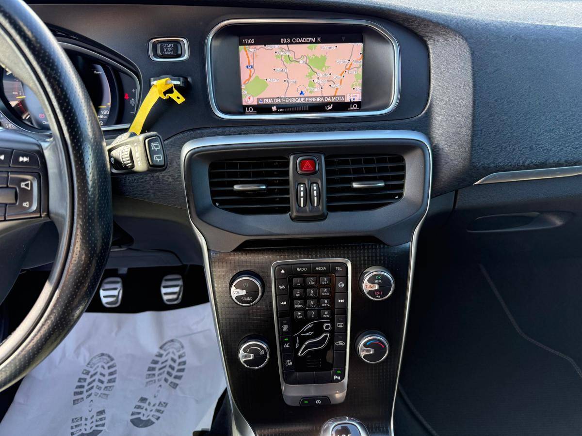 volvo-v40-2018-diesel-1969cc