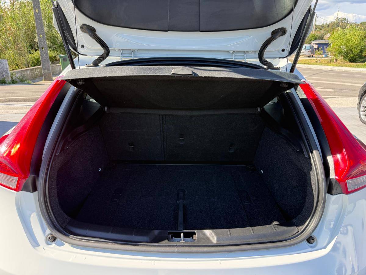 volvo-v40-2018-diesel-1969cc