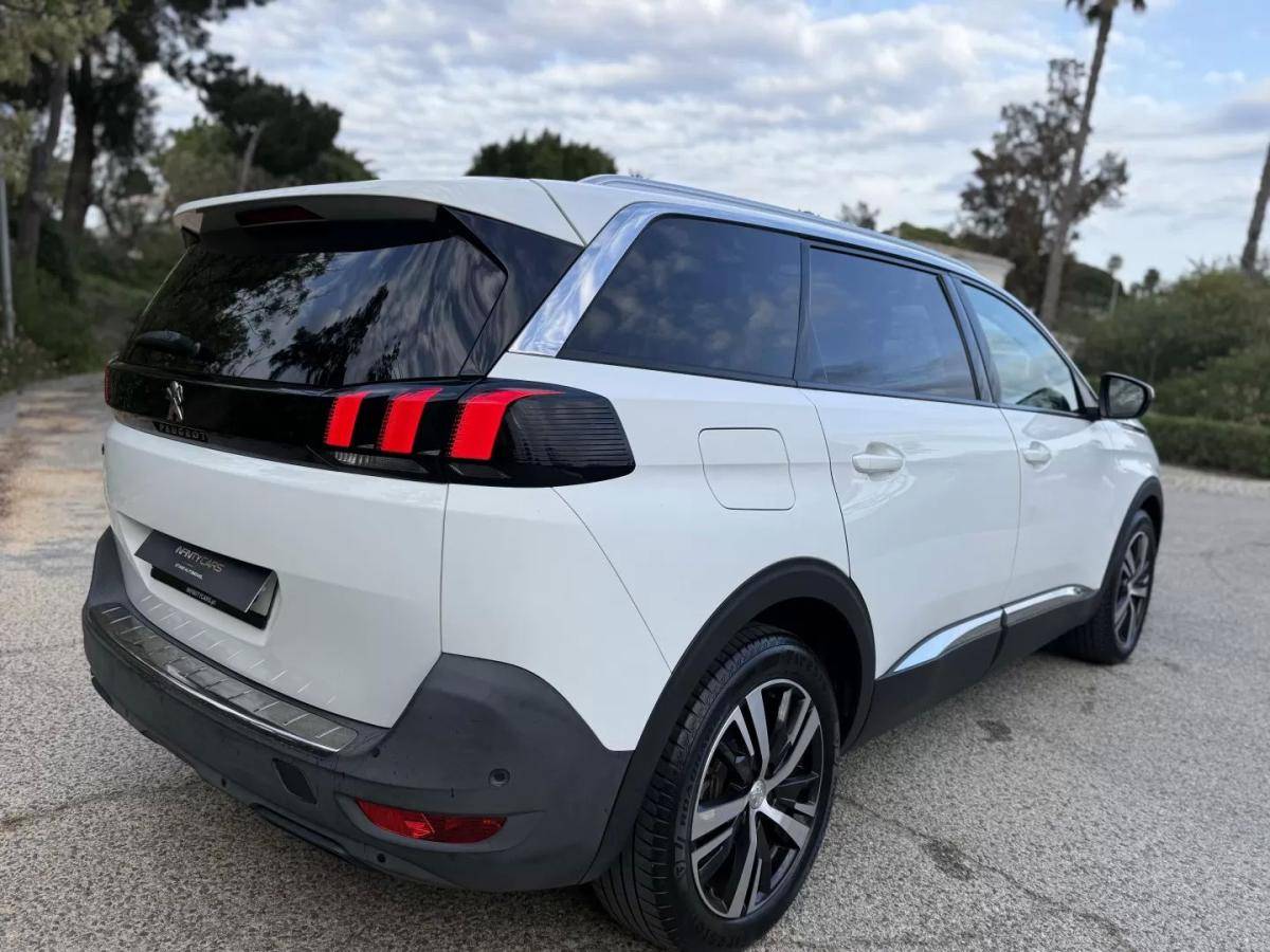 peugeot-5008-2018-diesel-1499cc
