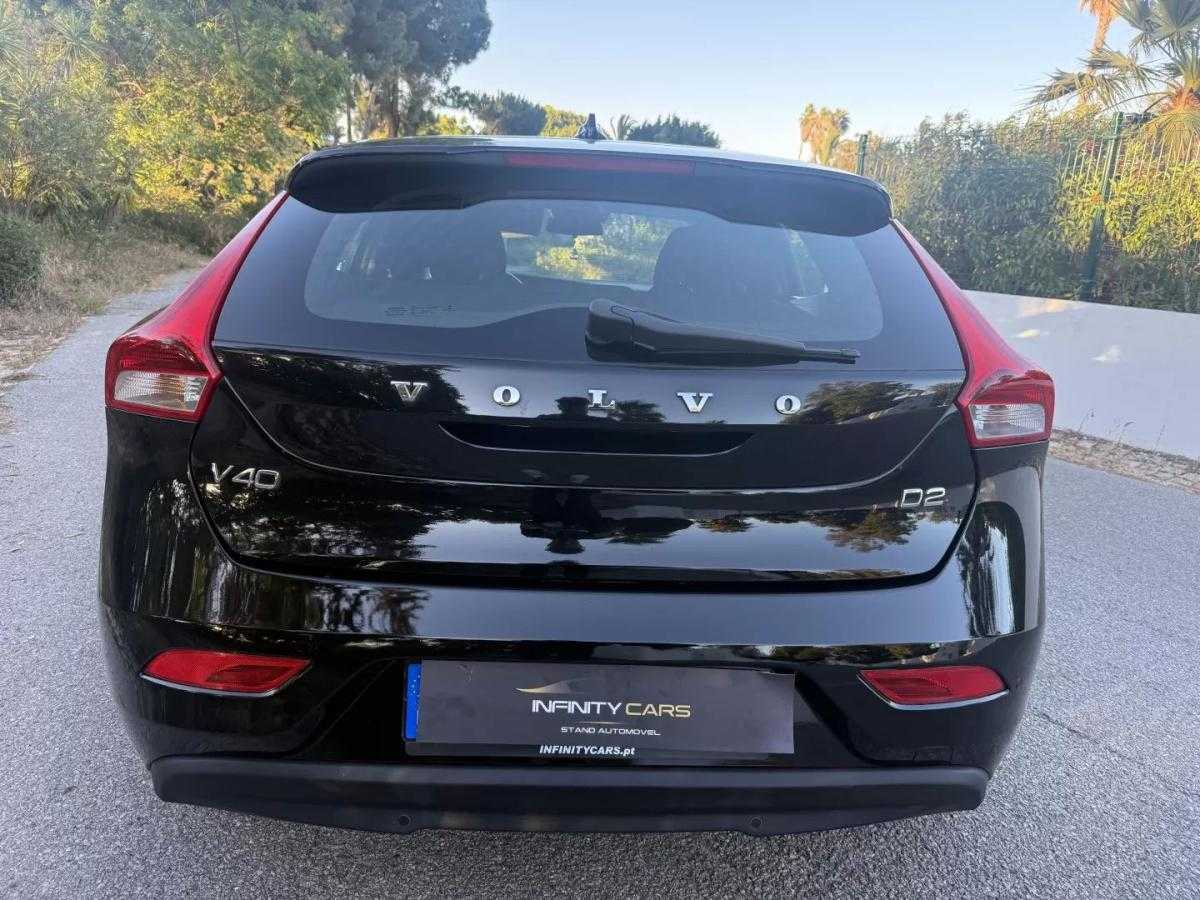 volvo-v40-2017-diesel-1969cc