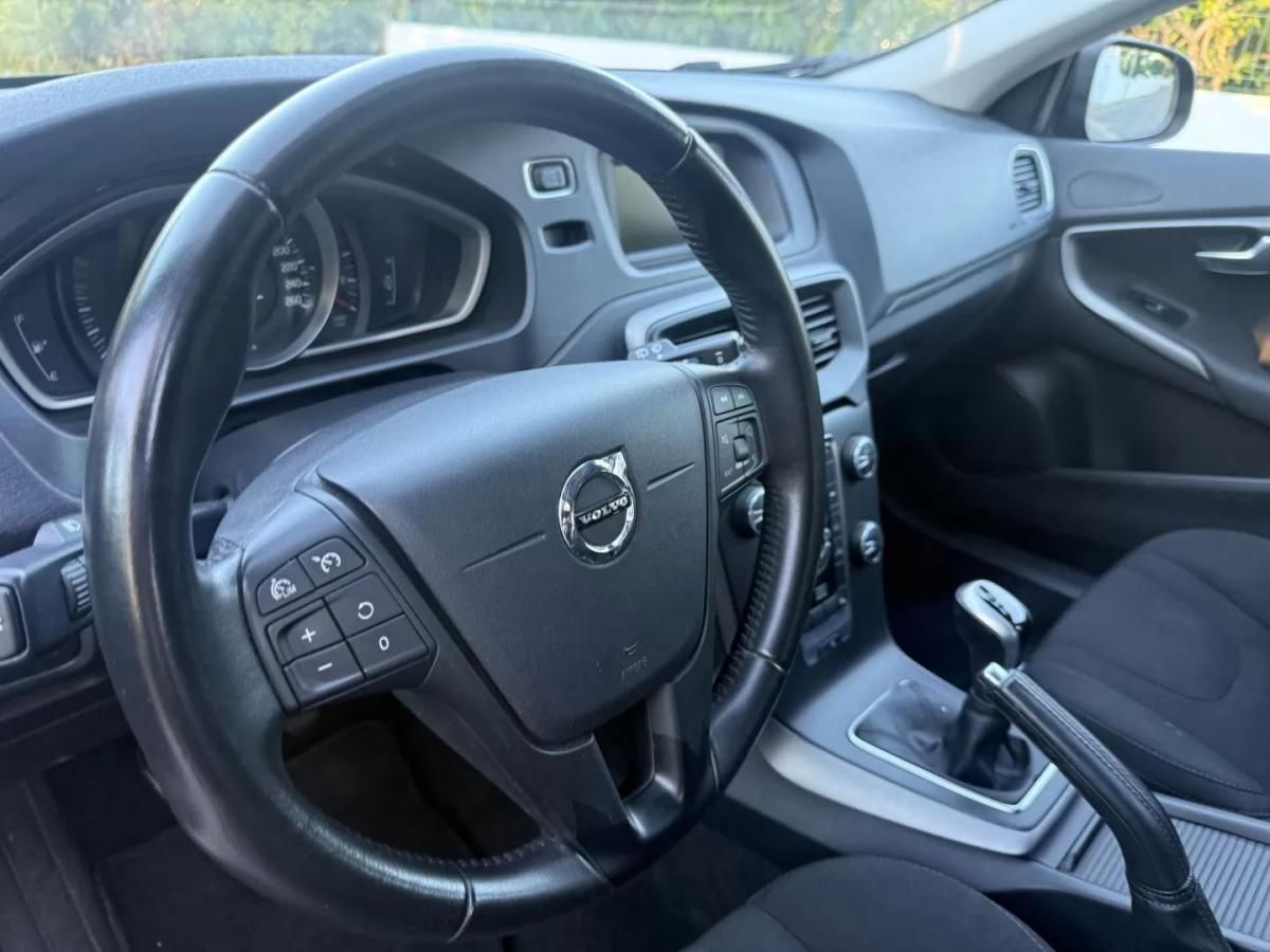 volvo-v40-2017-diesel-1969cc