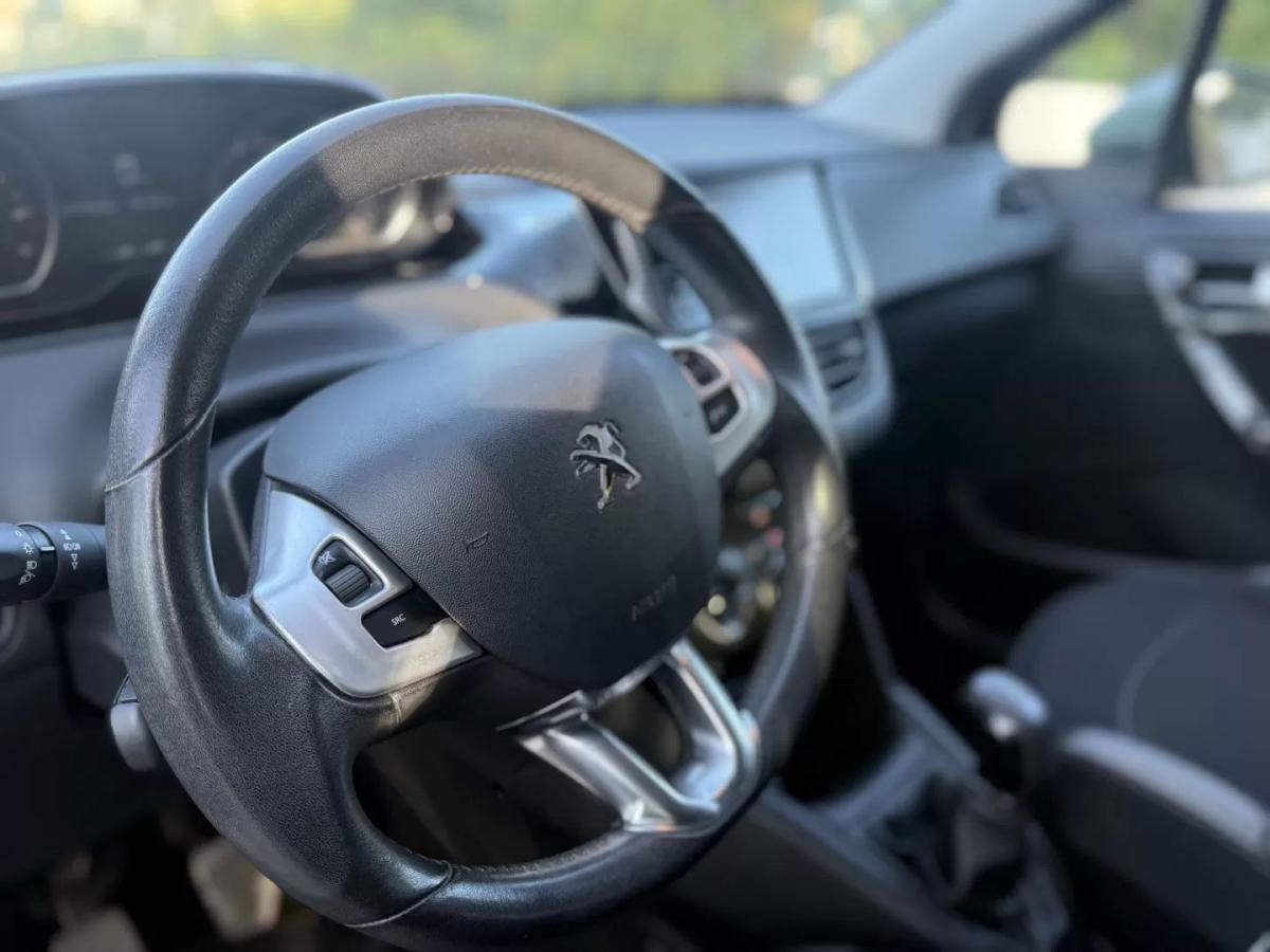 peugeot-208-2016-gasolina-1199cc