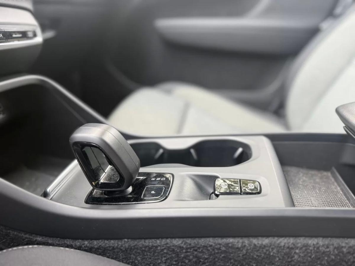 volvo-xc40-2022-hibrido-1477cc
