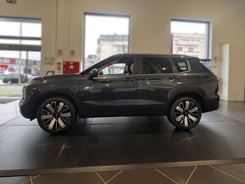 mitsubishi-outlander-2025-hibrido-a-gasolina-2360cc