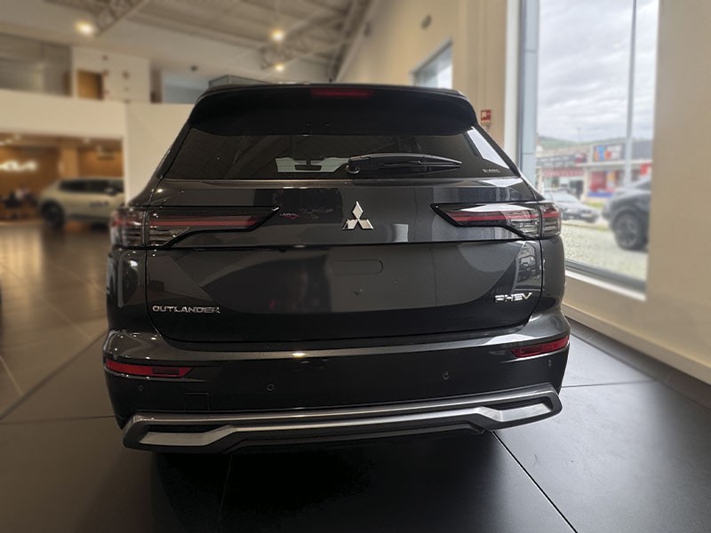 mitsubishi-outlander-2025-hibrido-a-gasolina-2360cc