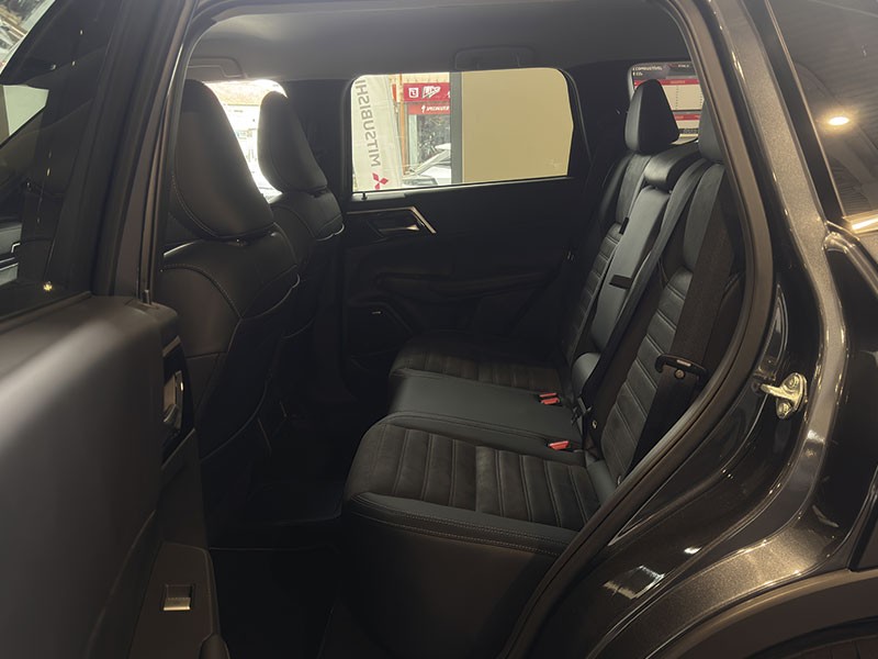 mitsubishi-outlander-2025-hibrido-a-gasolina-2360cc
