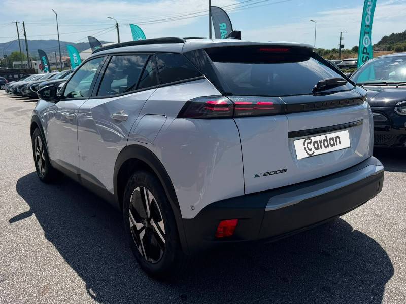 peugeot-2008-2024-eletrico-500cc