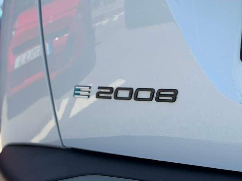 peugeot-2008-2024-eletrico-500cc