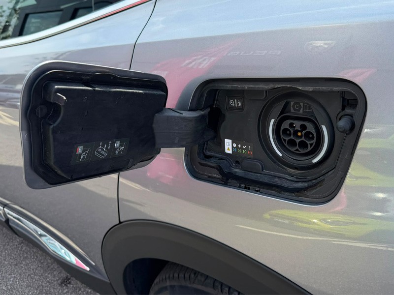 peugeot-3008-2023-hibrido-a-gasolina-1598cc