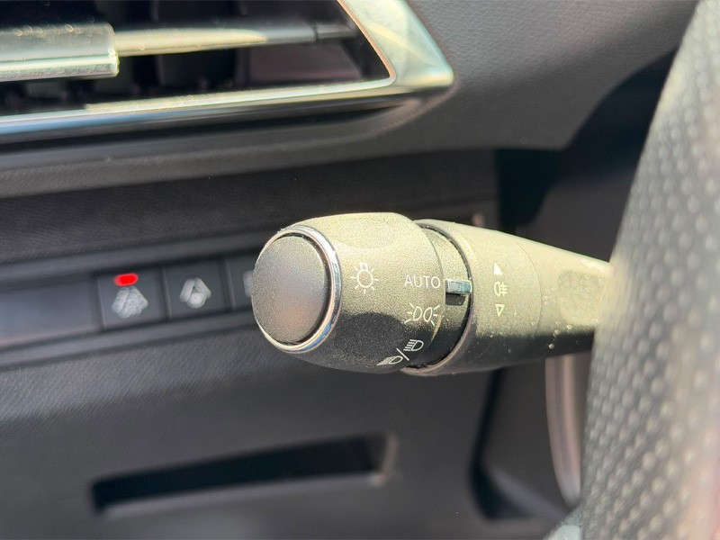 peugeot-3008-2023-hibrido-a-gasolina-1598cc