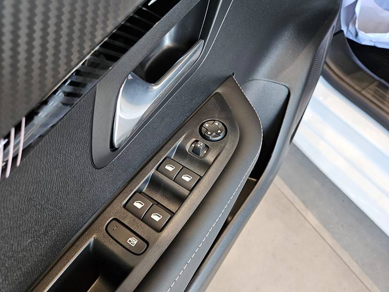 peugeot-208-2026-gasolina-1199cc