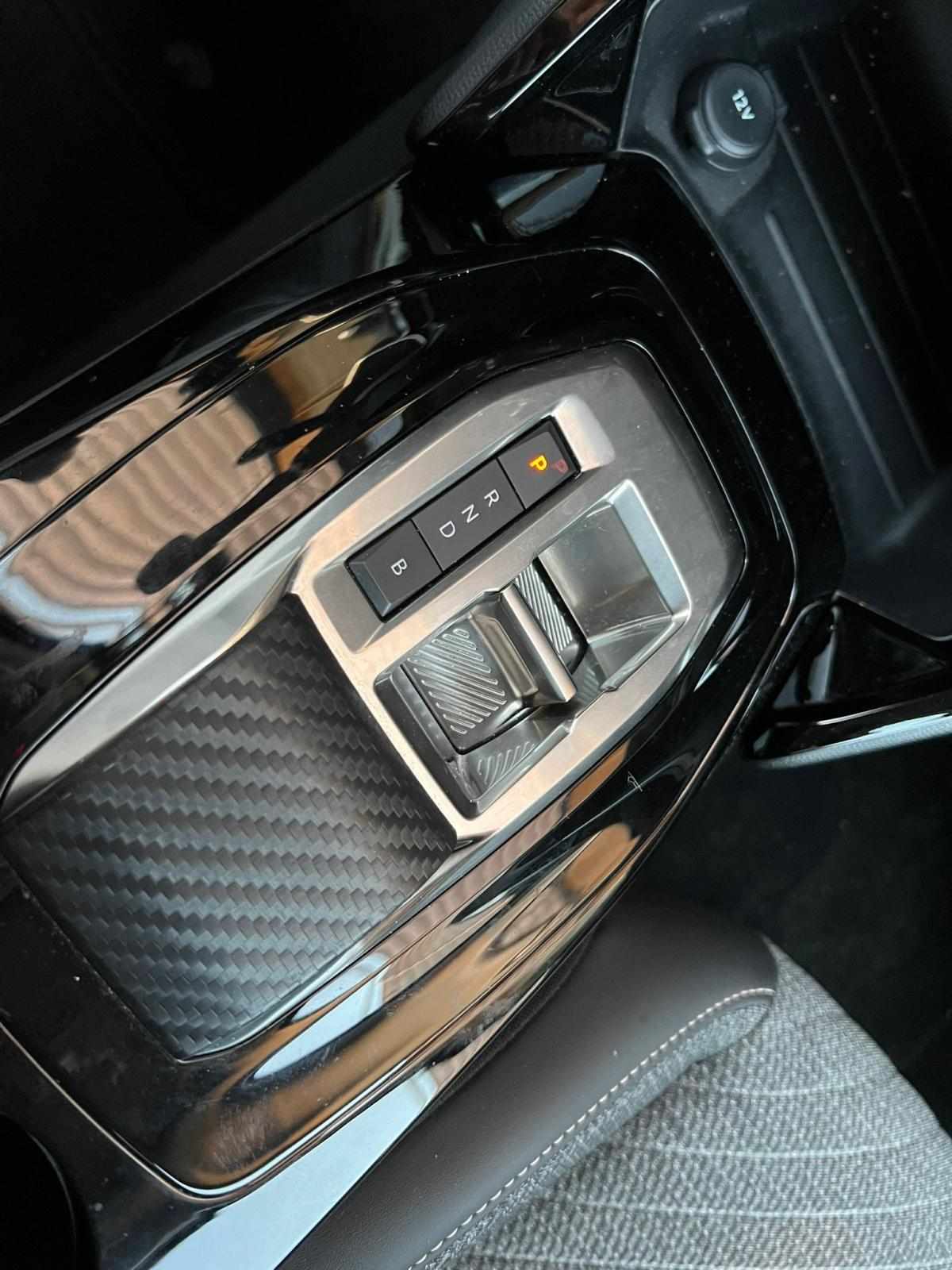 peugeot-208-2026-eletrico-500cc