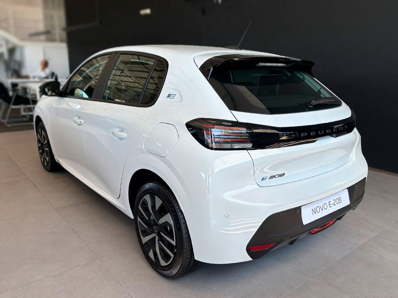 peugeot-208-2026-eletrico-500cc