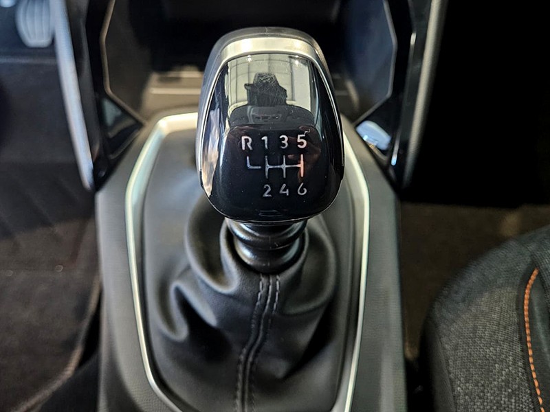 peugeot-208-2026-gasolina-1199cc