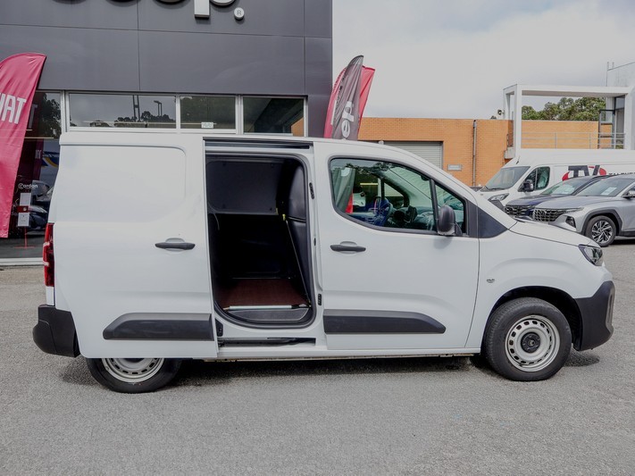 citroen-berlingo-2025-diesel-1499cc