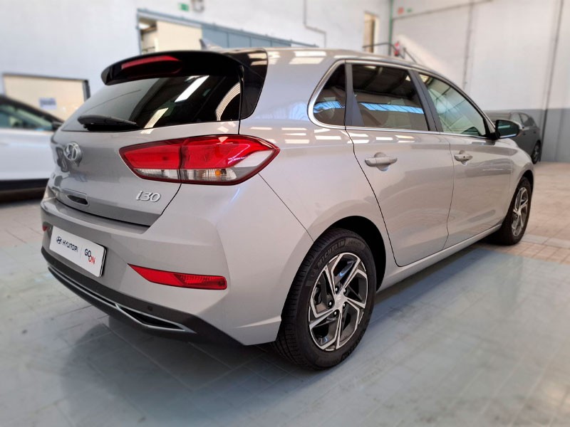 hyundai-i30-2023-gasolina-998cc