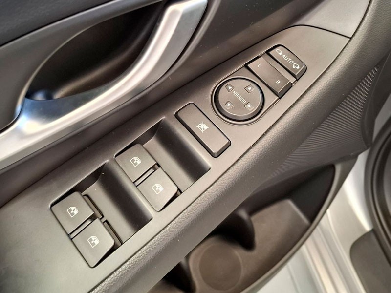 hyundai-i30-2023-gasolina-998cc