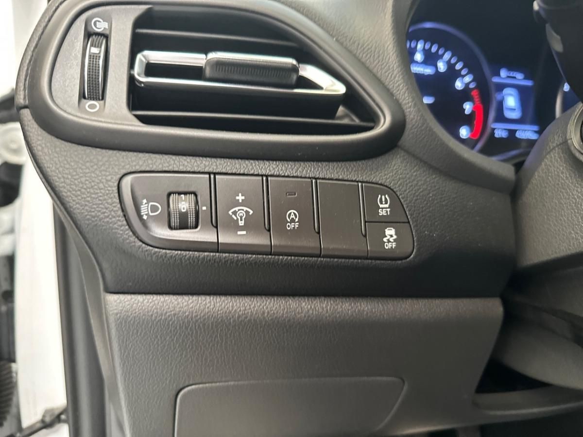 hyundai-i30-2023-gasolina-998cc