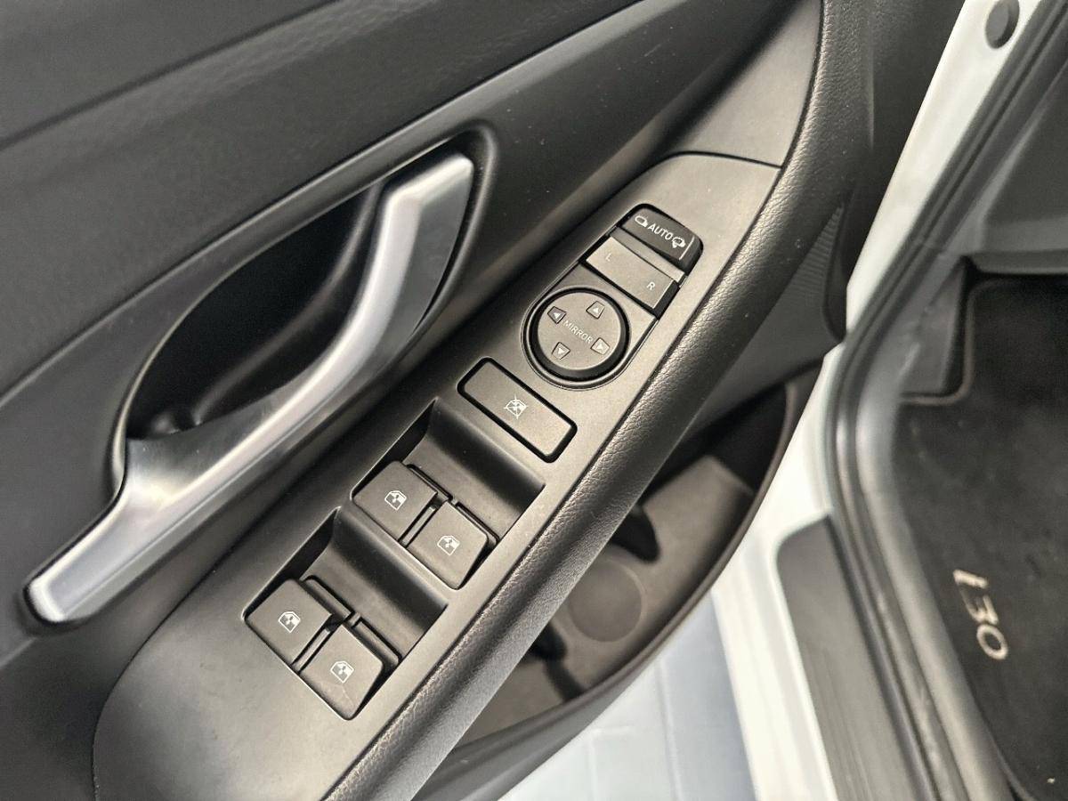 hyundai-i30-2023-gasolina-998cc
