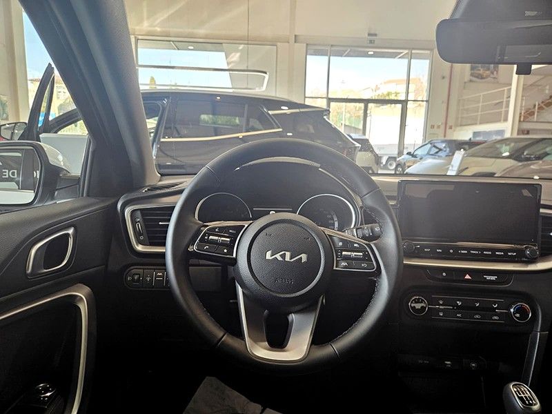 kia-xceed-2025-gasolina-998cc