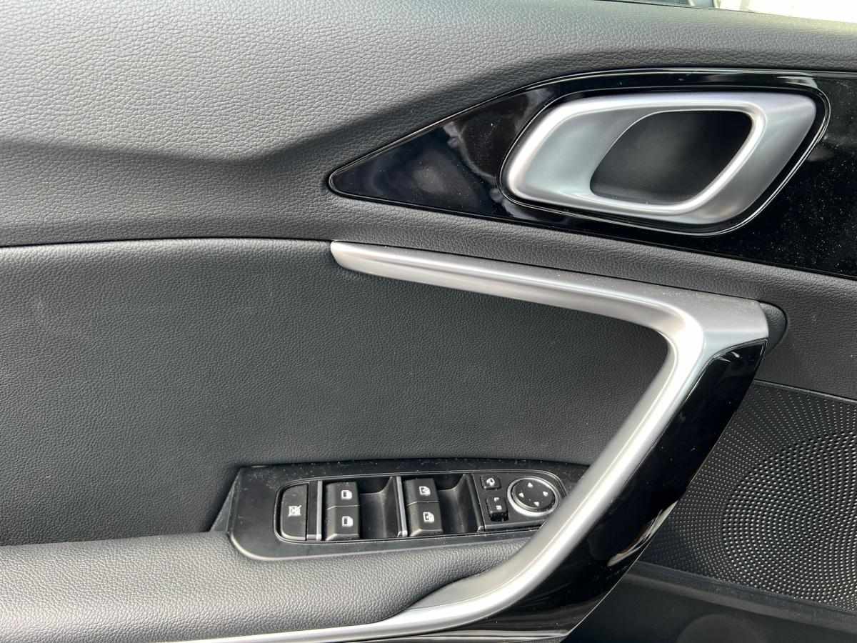 kia-xceed-2025-hibrido-a-gasolina-1580cc
