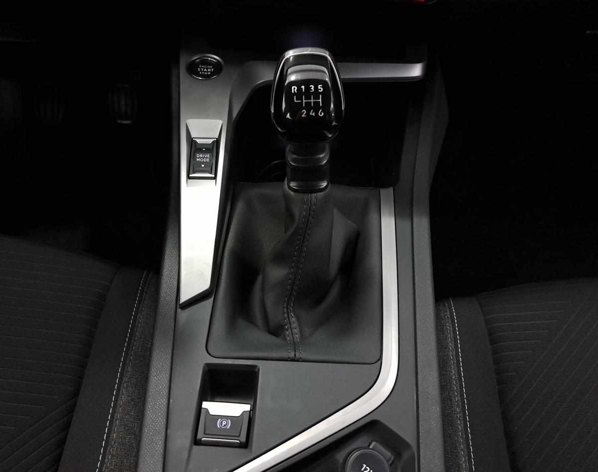 peugeot-308-2023-gasolina-1199cc