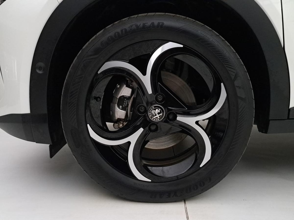 alfa-romeo-junior-2025-hibrido-a-gasolina-1199cc