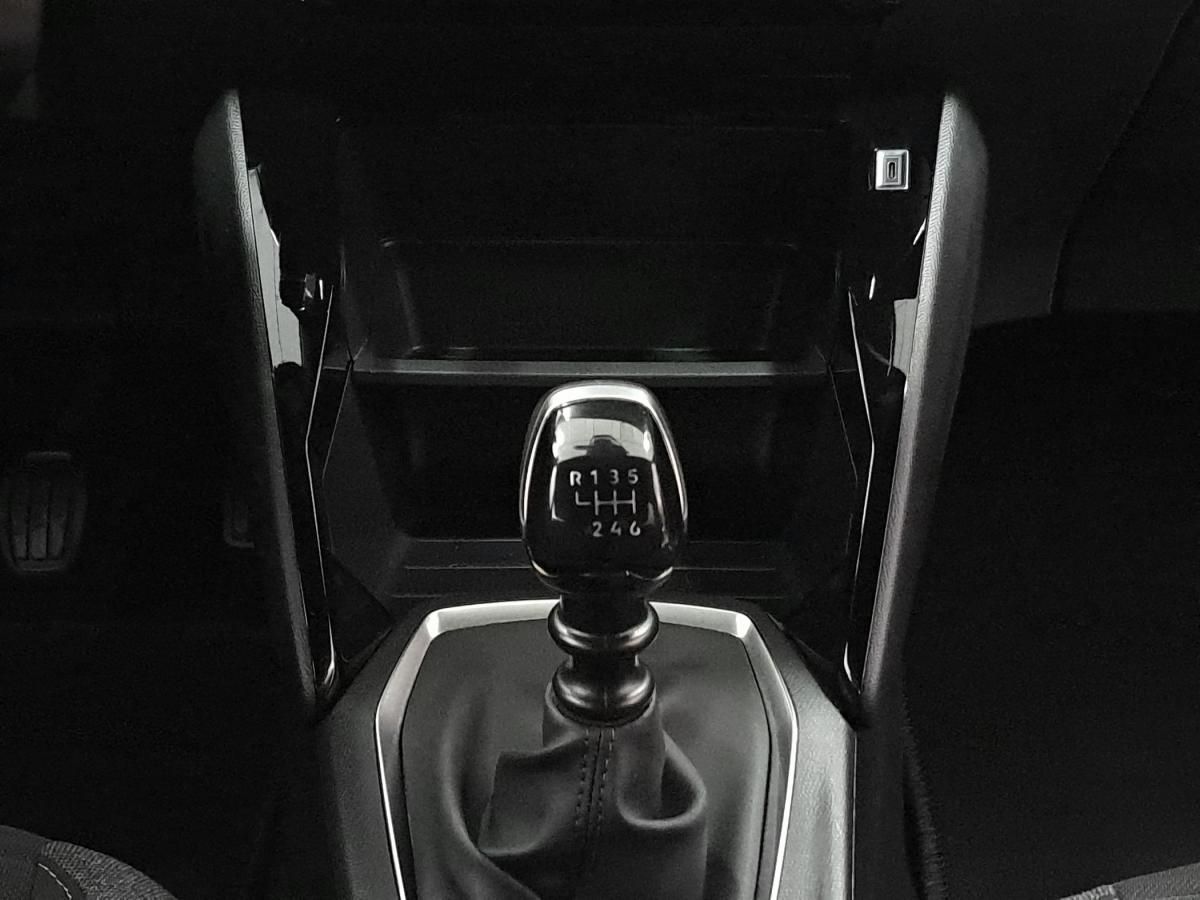 peugeot-2008-2024-gasolina-1199cc