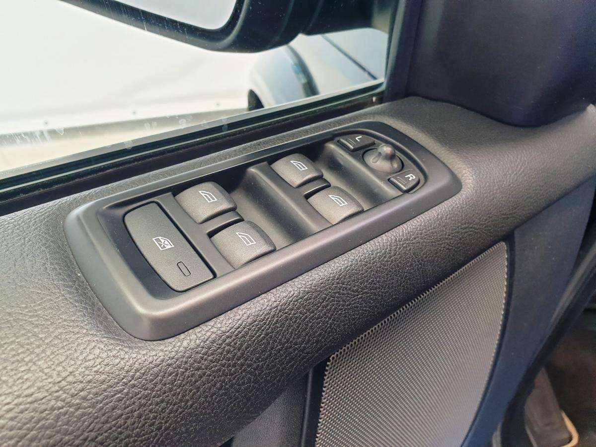 land-rover-discovery-2011-diesel-2993cc