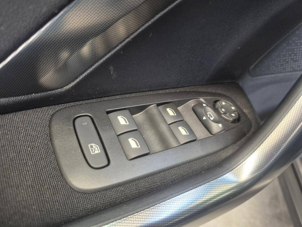 peugeot-2008-2018-gasolina-1199cc