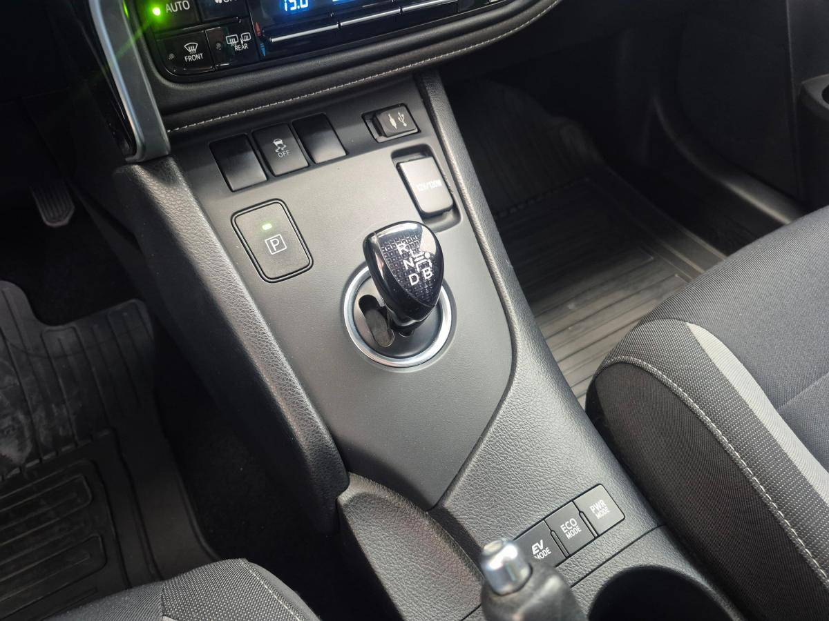 toyota-auris-touring-sports-2018-hibrido-a-gasolina-1798cc