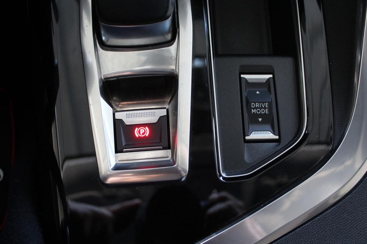 peugeot-3008-2022-hibrido-a-gasolina-1598cc