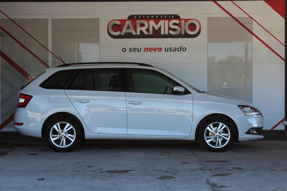 skoda-fabia-break-2022-gasolina-999cc