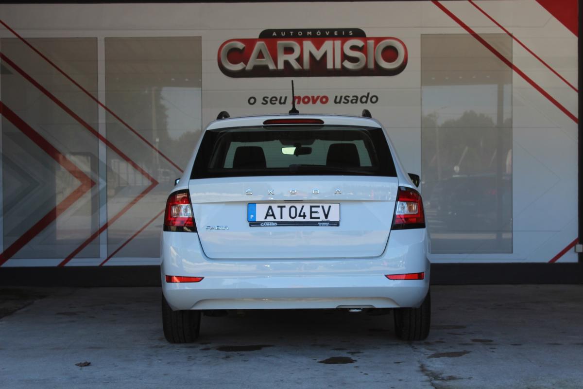 skoda-fabia-break-2022-gasolina-999cc