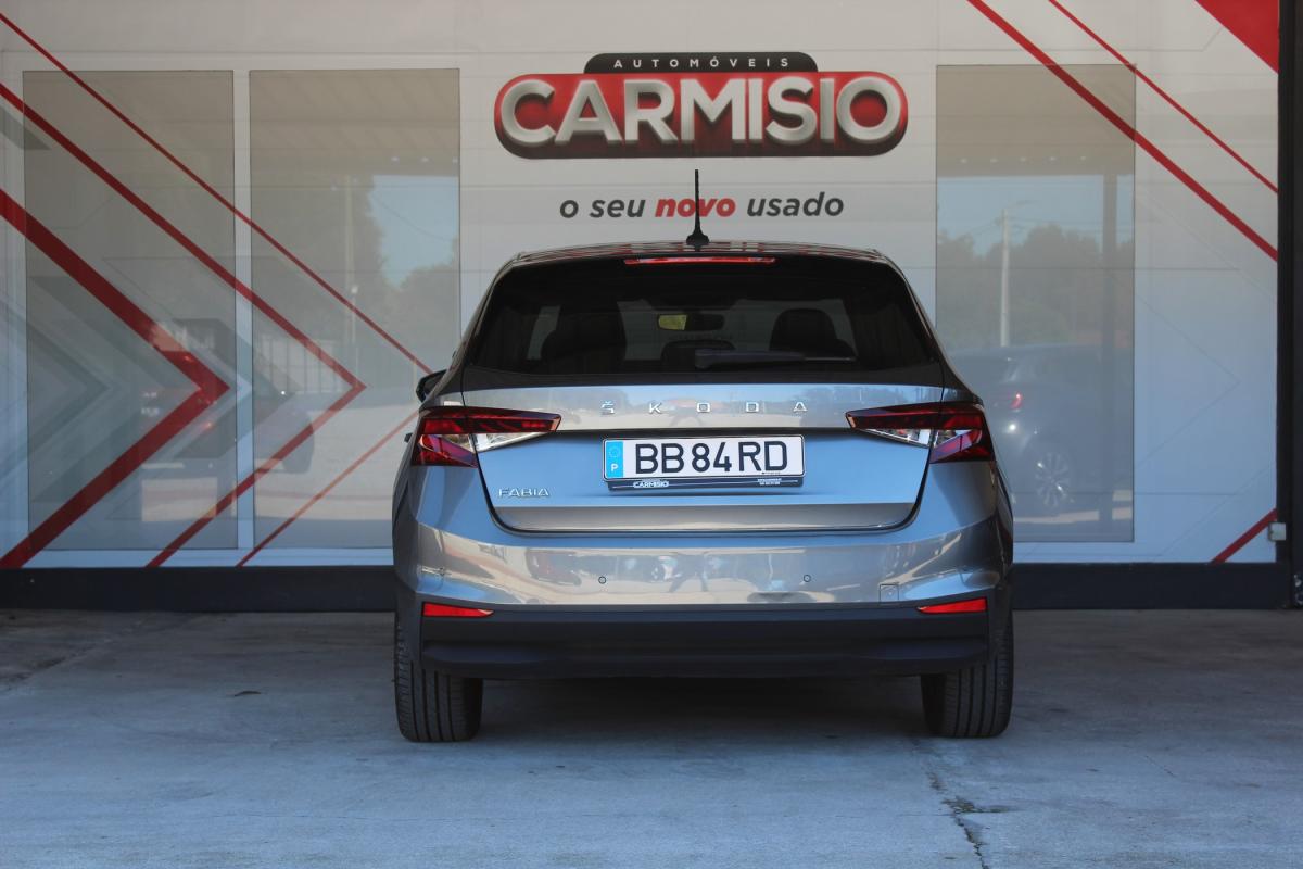 skoda-fabia-2023-gasolina-999cc