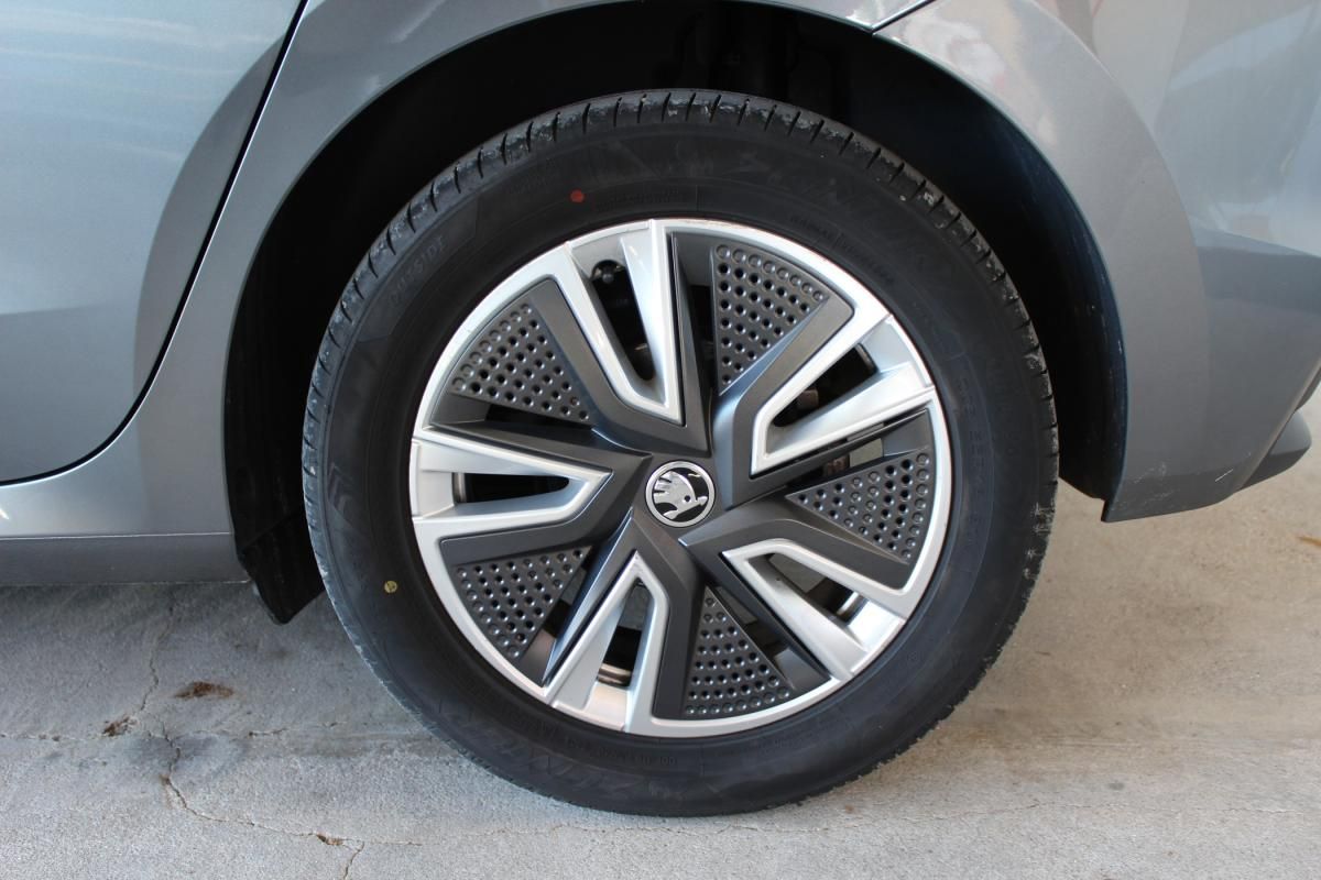 skoda-fabia-2023-gasolina-999cc