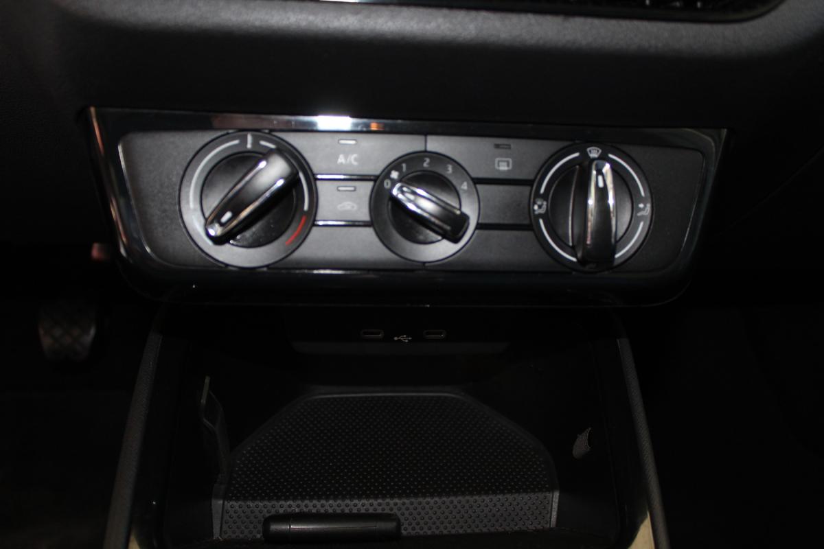 skoda-fabia-2023-gasolina-999cc