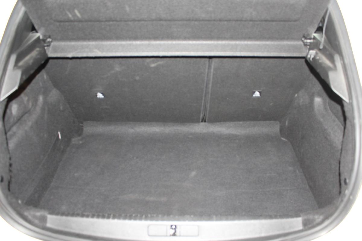 peugeot-208-2022-gasolina-1199cc