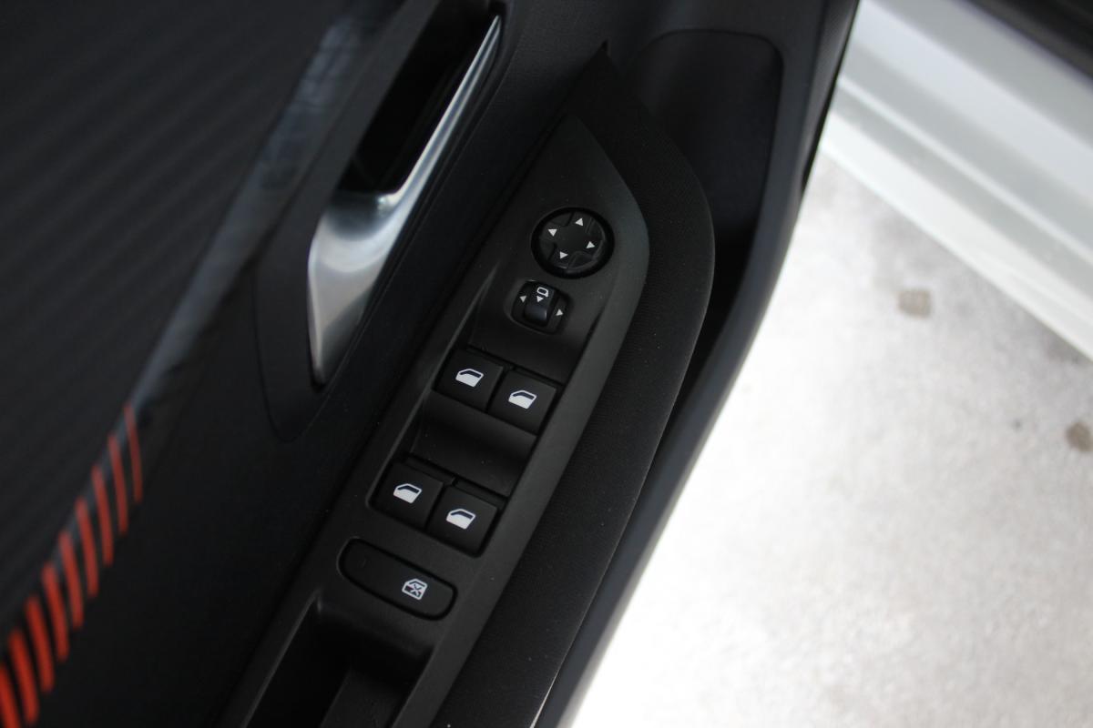 peugeot-208-2022-gasolina-1199cc